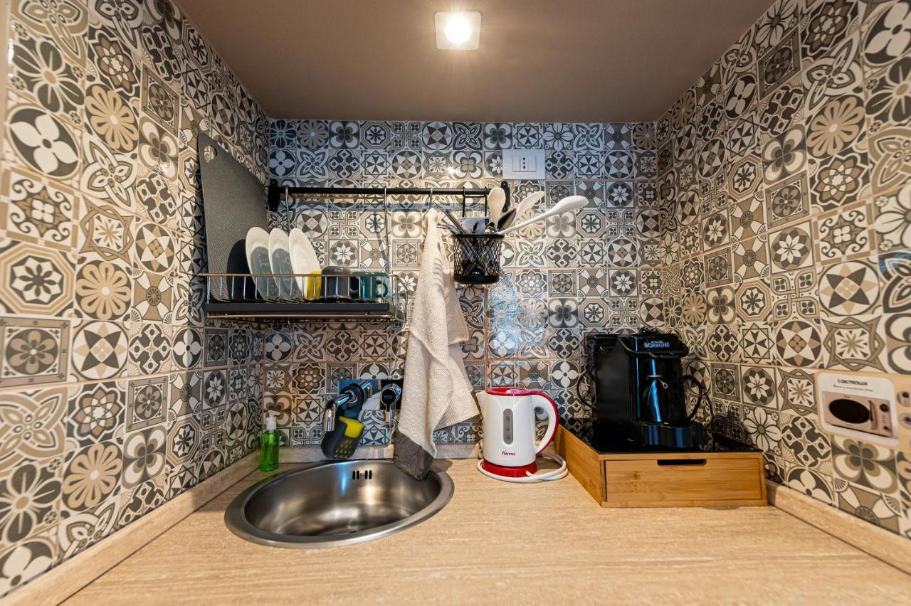 Astare -short Lets In Carrassi-